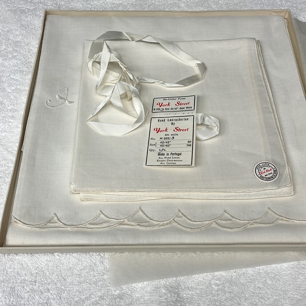 Vintage 1960s Irish Linens Tea Set - napkins & tablecloth